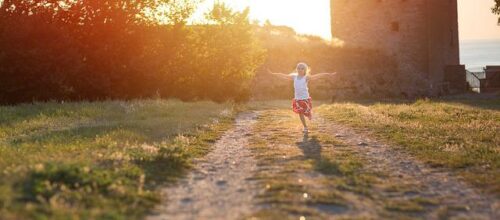 “Chiediti che cosa ti rende felice e poi fallo. 
 Il mondo ha bisogno di persone felici.”
 (A. de Saint-Exupéry)